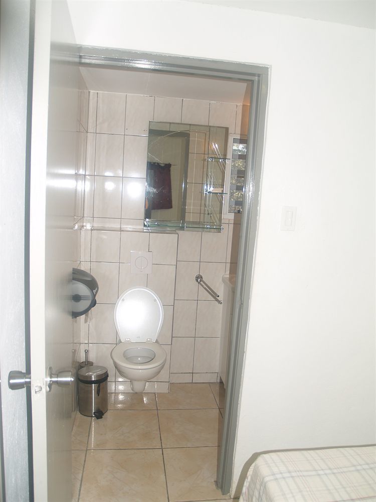 Hotel Barbarossa Karlsruhe Stadtmitte ภายนอก รูปภาพ