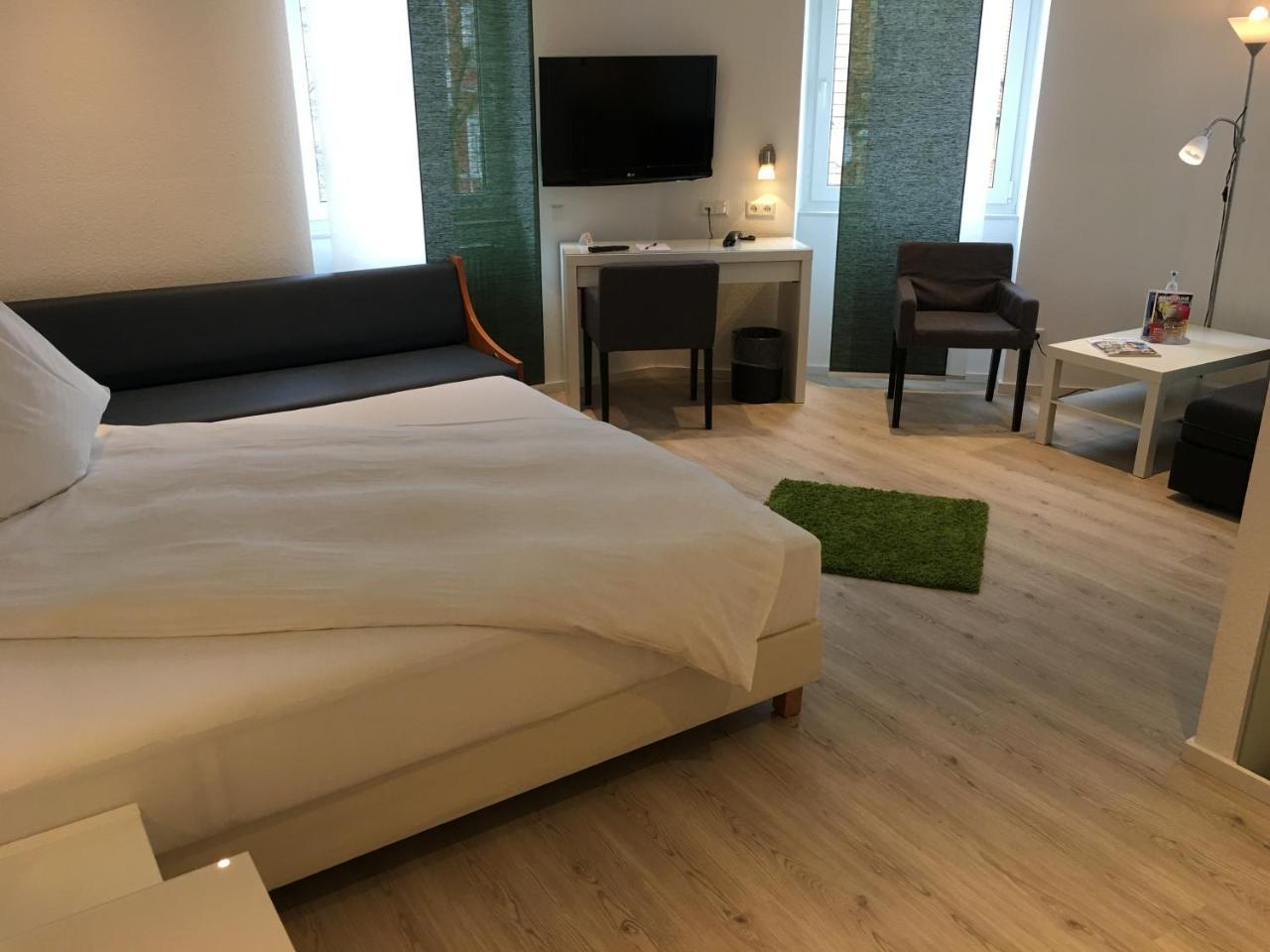 Hotel Barbarossa Karlsruhe Stadtmitte ภายนอก รูปภาพ