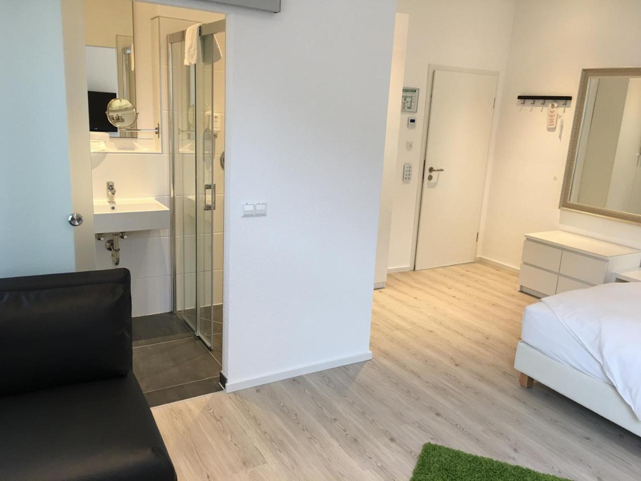 Hotel Barbarossa Karlsruhe Stadtmitte ภายนอก รูปภาพ