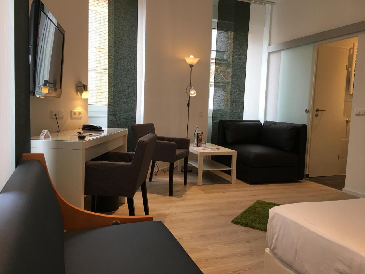 Hotel Barbarossa Karlsruhe Stadtmitte ภายนอก รูปภาพ