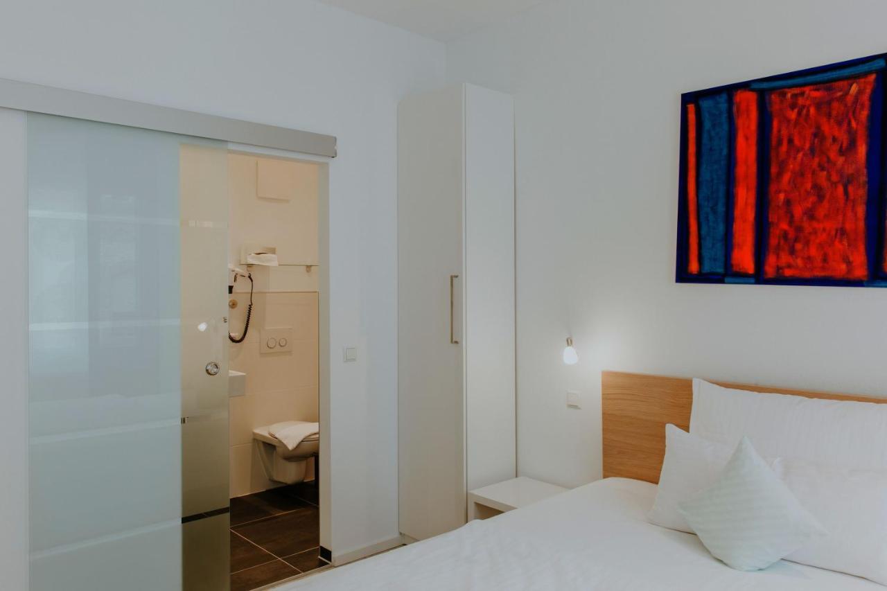 Hotel Barbarossa Karlsruhe Stadtmitte ภายนอก รูปภาพ