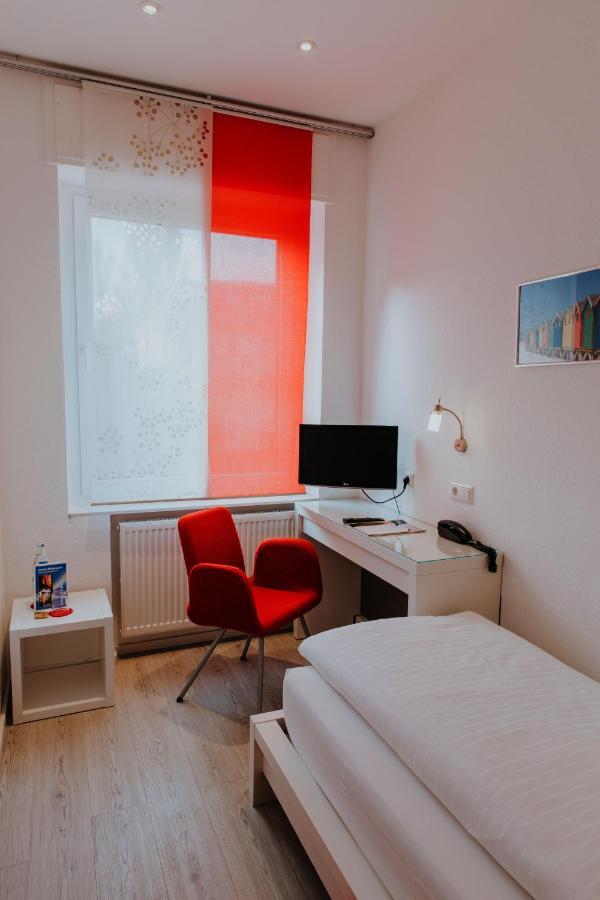 Hotel Barbarossa Karlsruhe Stadtmitte ภายนอก รูปภาพ